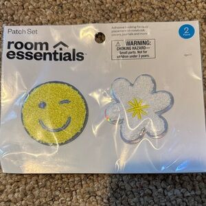 Room Essentials Patch Set - Smiley Yellow and White Flower